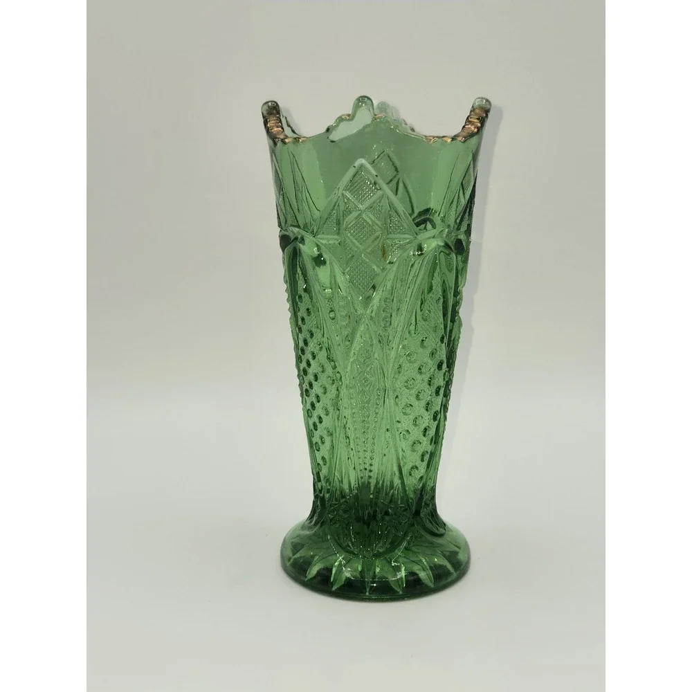 McKee Sunbeam Green Glass Vase Gold Trim‎ Scalloped Rim EAPG 6.125